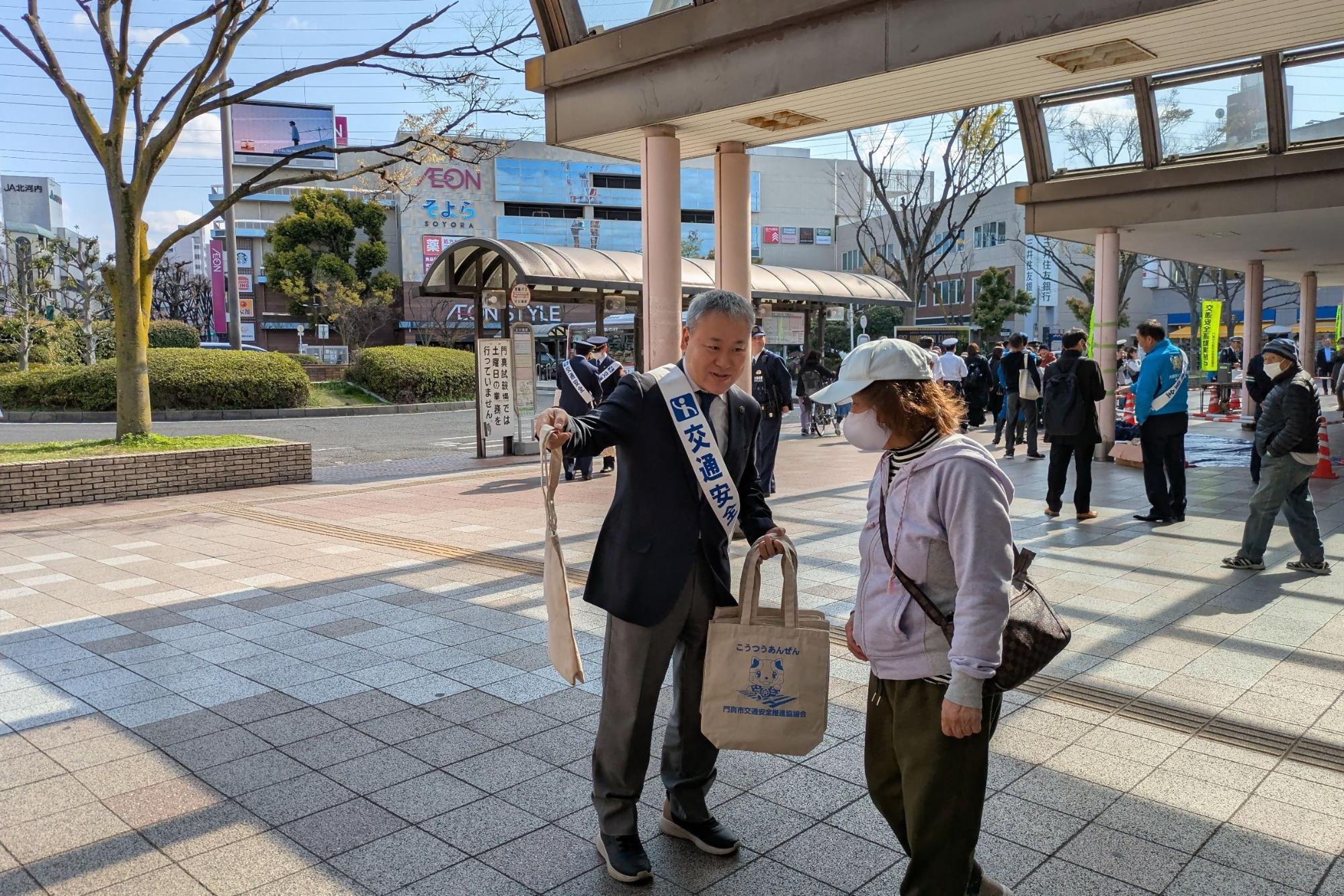 市長の活動する写真
