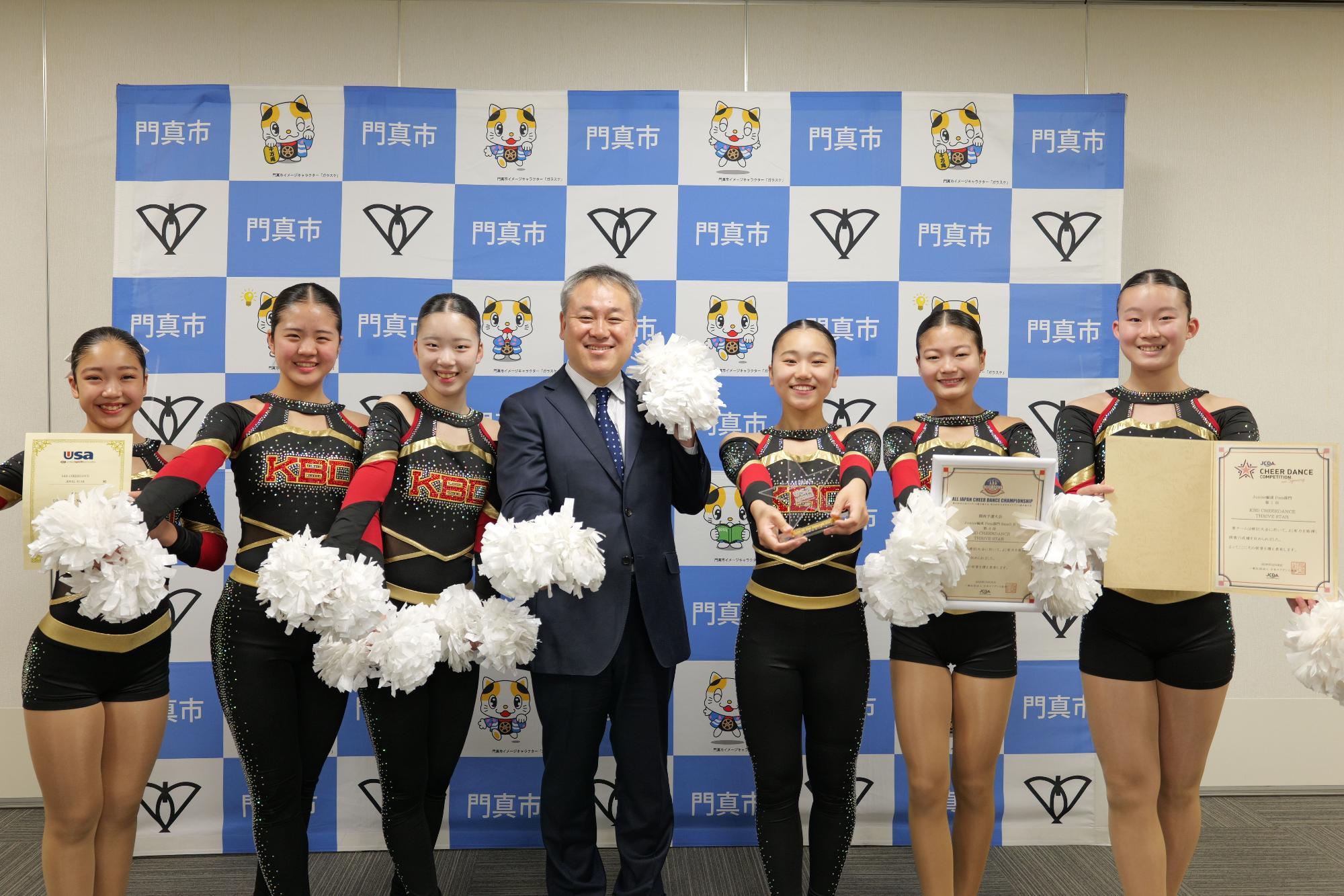 KBDチアダンスの方々との集合写真です
