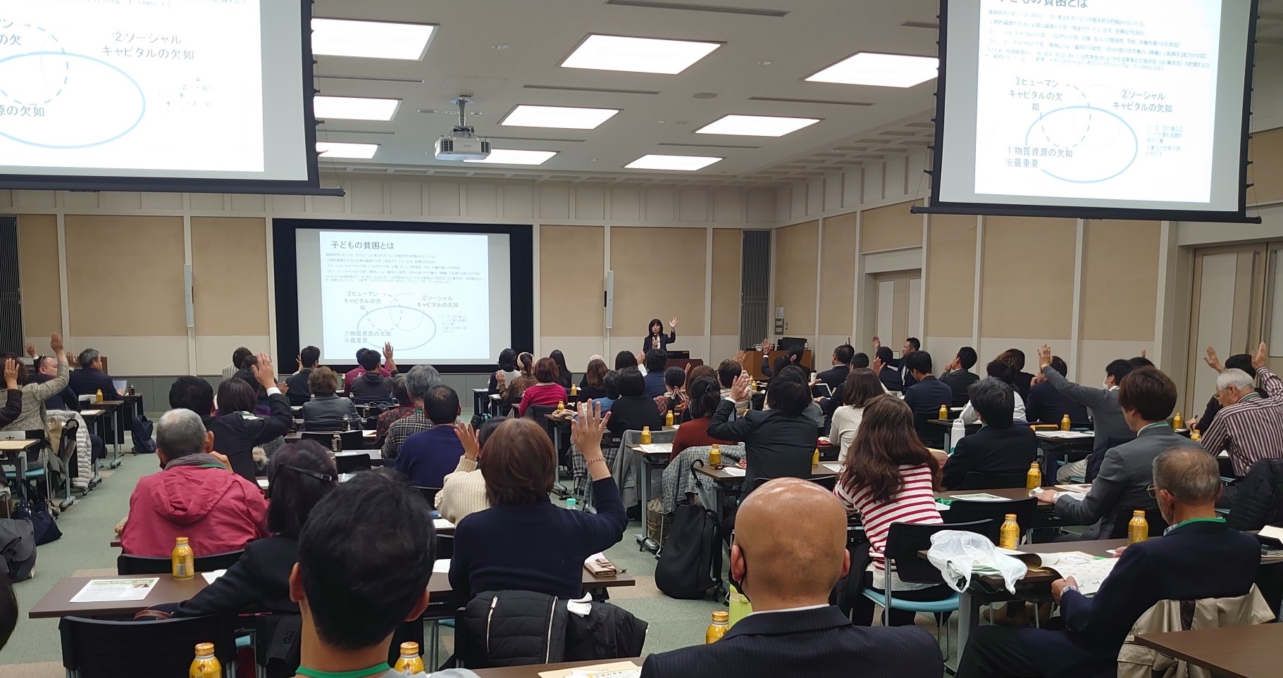 大阪府立大学の山野則子教授の基調講演に耳を傾ける参加者
