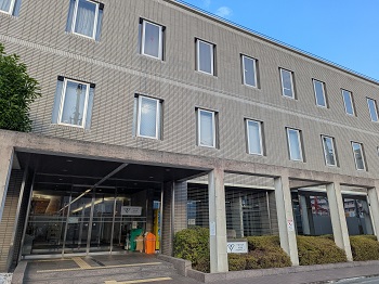 教育委員会の建物の写真