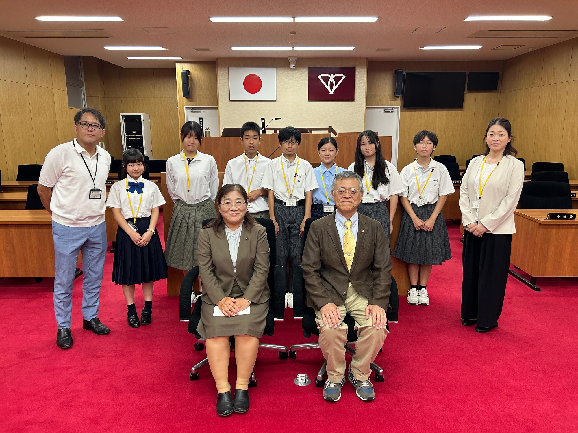 市長の話している画像