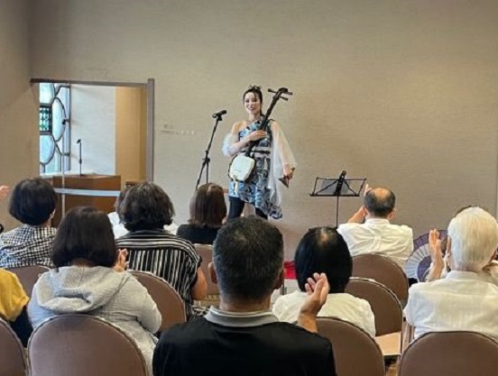 染行エリカさん三味線生演奏の様子