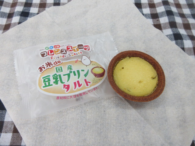 創立記念日のプリンタルトです。