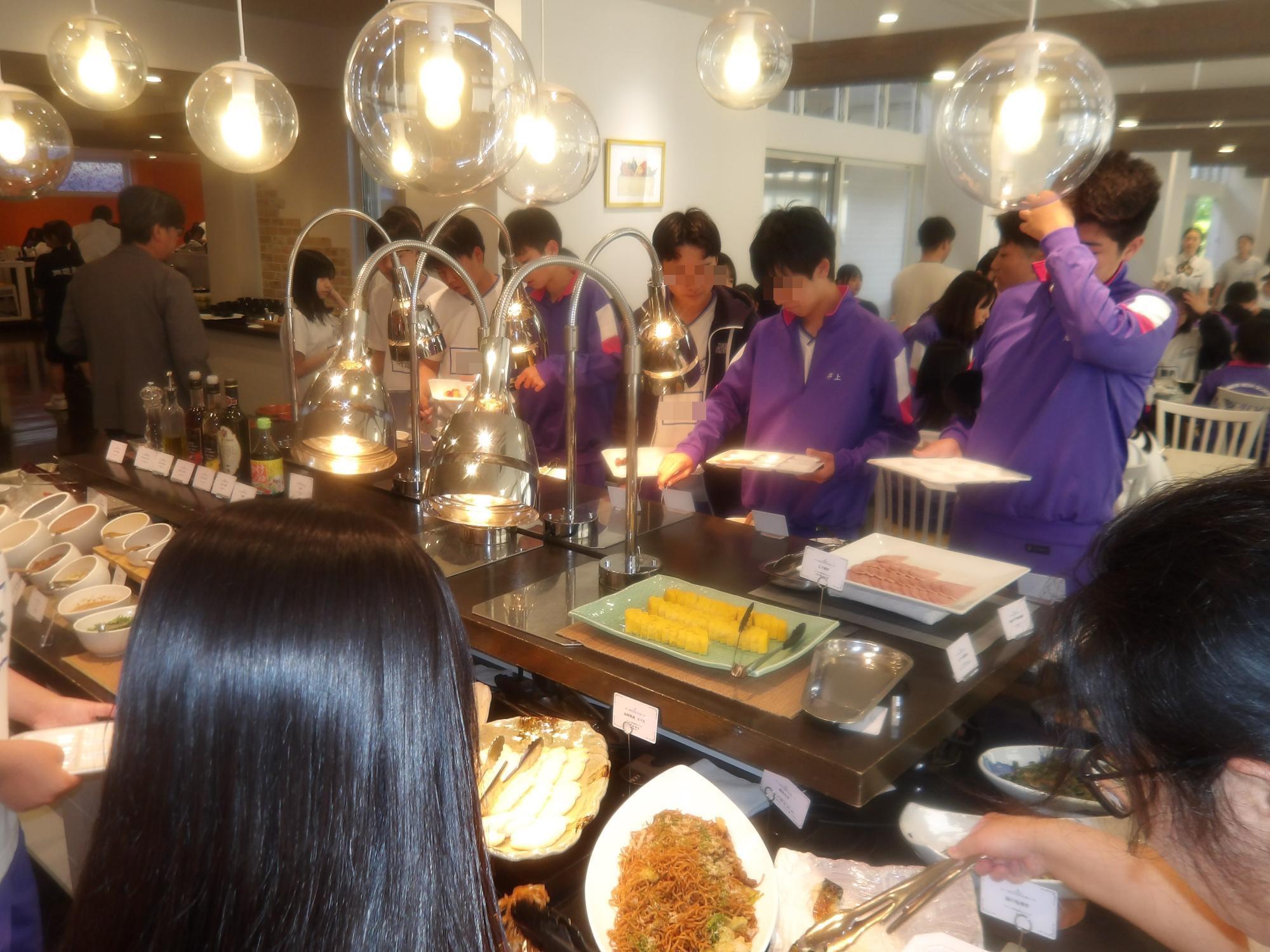 朝食